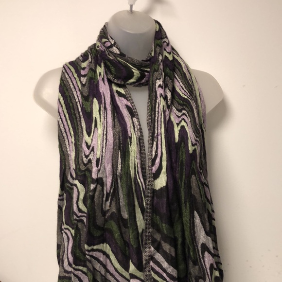 Tolani 100% Viscose Scarf Shawl w/fringe. Purple & Green Shades, wavy pattern - Picture 5 of 16